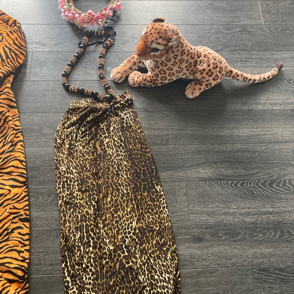 Tiger King group/family costumes. Joe exotic/Carol Baskin/Tiger - Picture 2 of 6